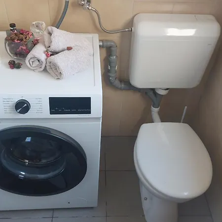 In Centre With Huge Terace Póla