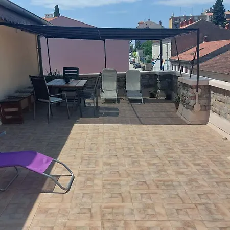 In Centre With Huge Terace * 풀라