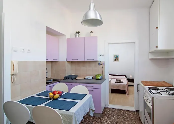 In Centre With Huge Terace 아파트 *