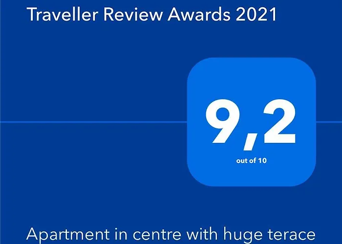 In Centre With Huge Terace 풀라