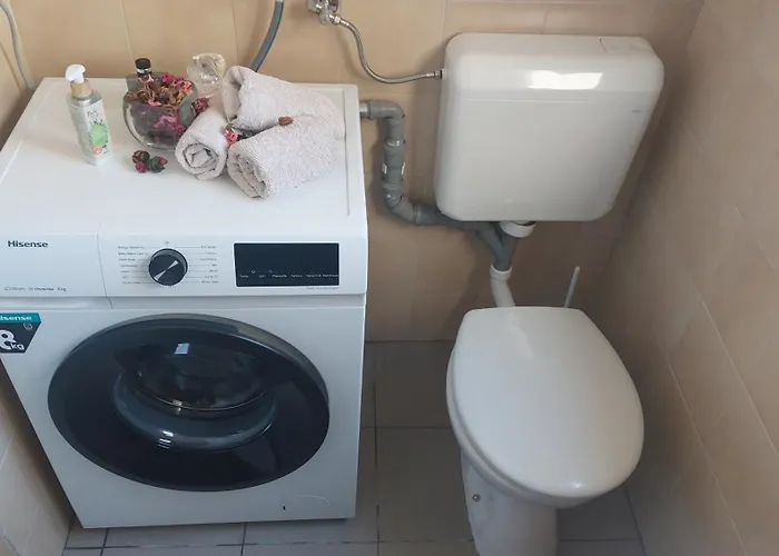 In Centre With Huge Terace 풀라