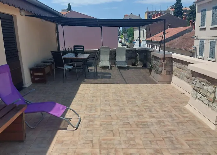 In Centre With Huge Terace * 풀라