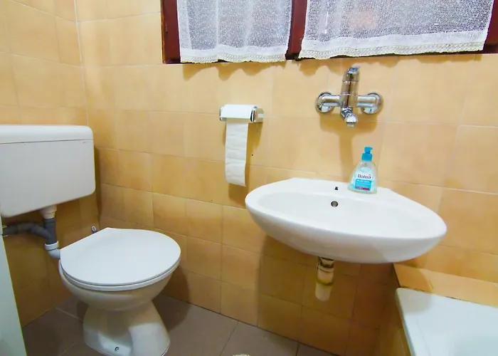 In Centre With Huge Terace * 풀라