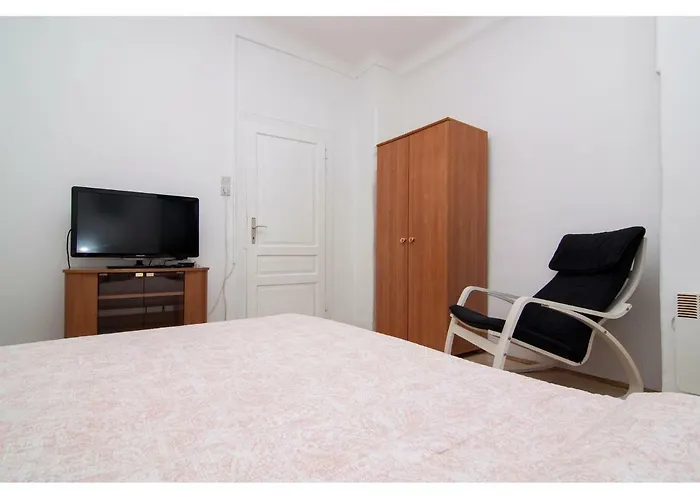 In Centre With Huge Terace 아파트 풀라