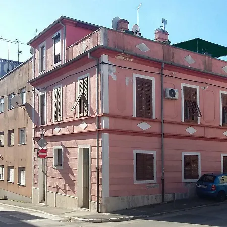 In Centre With Huge Terace * פולה